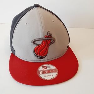 NEW ERA 9FIFTY MIAMI HEAT HWC NBA FLAT BRIM SNAPBACK WITH STICKERS MENS O/S EUC